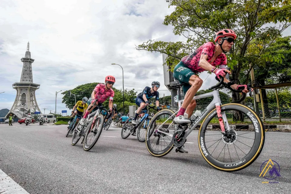 Чому ексгонщики WorldTour масово їдуть до Азії?