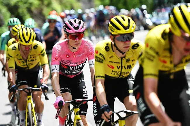 Паспорт потужності: 60 гонщиків WorldTour відкривають дані. Агент Погачара — проти